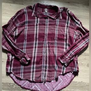 Mudd maroon button down top size XXL (2)